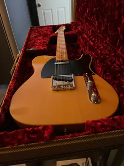 USED FENDER AMERICAN VINTAGE II 1951 TELECASTER MAPLE - BUTTERSCOTCH BLONDE