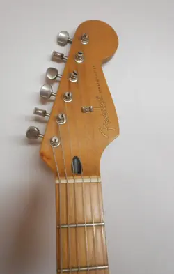 STRATOCASTER SIGNATURE SERIES