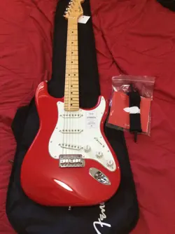 FENDER HYBRID II STRATOCASTER MADE IN JAPAN MODENA RED