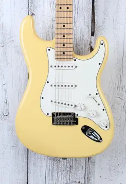 FENDER 2019 PLAYER STRATOCASTER ELECTRIC GUITAR BUTTERCREAM WITH HARDSHELL CASE