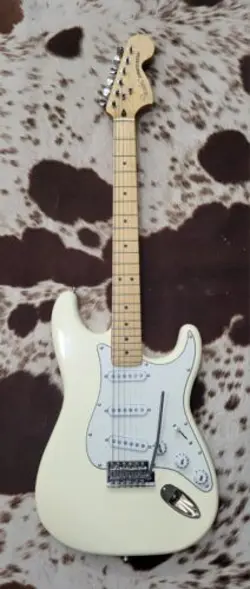 FENDER DELUXE ROADHOUSE STRATOCASTER OLYMPIC WHITE