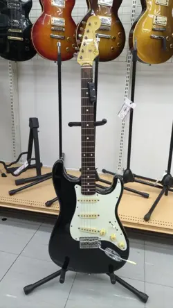 FENDER STRATOCASTER ELECTRIC GUITAR SAFE DELIVERY FROM JAPAN