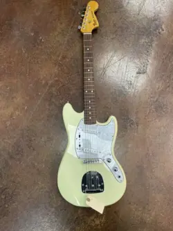 AMERICAN PERFORMER MUSTANG 6 STRING ROSEWOOD FINGERBOARD ELECTRIC GUITAR