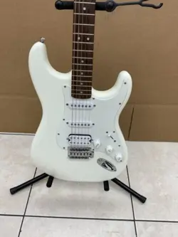 SQUIRE FENDER BULLET STRAT ELECTRIC GUITAR WHITE