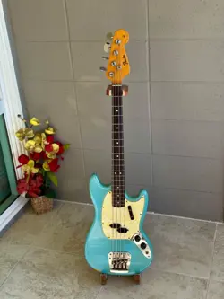 1966 FENDER MUSTANG BASS (VINTAGE RARE)