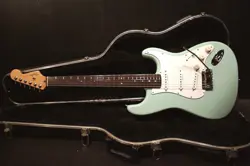 FENDER AMERICAN DELUXE STRATOCASTER DAPHNE BLUE 2000 ELECTRIC GUITAR