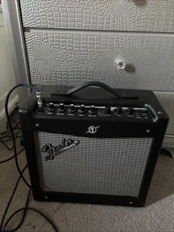 FENDER AMPLIFIER