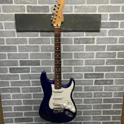 2000 FENDER STRATOCASTER IN MIDNIGHT BLUE