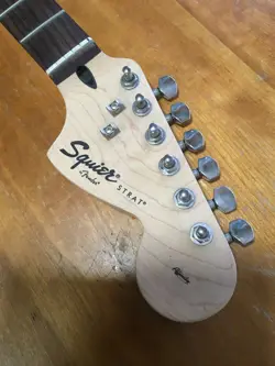 FENDER WITH TUNERS