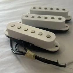 2001 SQUIER BY FENDER AFFINITY CERAMIC SINGLE COIL PICKUP SET W/ WHITE COVERS