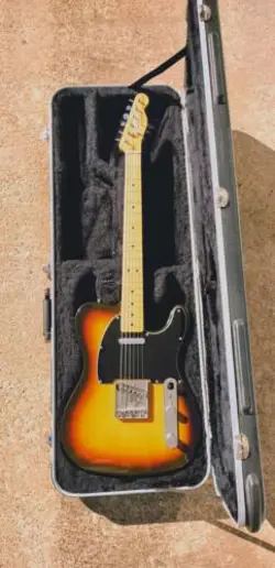 FENDER TELECASTER W/HSC!