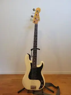 FENDER JAPAN PRECISION BASS WHITE ELECTRIC BASS GUITAR USED SHIPPING FROM JAPAN