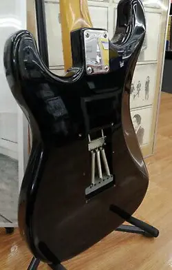 FENDER JAPAN STRATOCASTER USED 1990-1991 MAPLE NECK MAPLE FINGERBOARD W/SOFTCASE