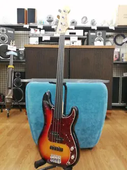 FRANKLIN FRETLESS FENDER