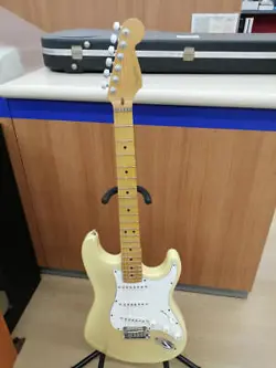 FENDER USA 50TH ANNIVERSARY AMERICAN SUTA ELECTRIC GUITAR