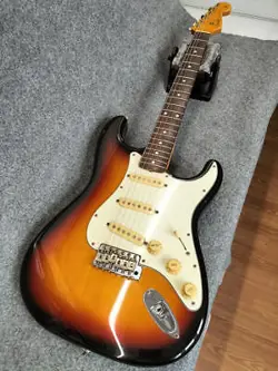 FENDER JAPAN ST62-US ELECTRIC GUITAR