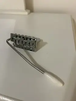 FENDER STRAT STYLE TREMOLO