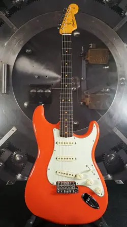 FENDER AMERICAN VINTAGE II '61 STRATOCASTER - FIESTA RED W/ ORIGINAL FENDER CASE