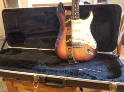 1987-1988 FENDER STRATOCASTER
