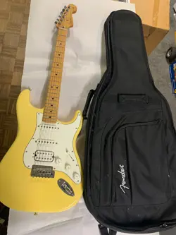 FENDER PLAYER STRATOCASTER HSS ELECTRIC GUITAR BUTTERCREAM FINISH W CASE