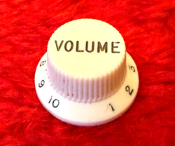1960'S FENDER STRATOCASTER 3 SPOKE VOLUME KNOB WORN LETTERS