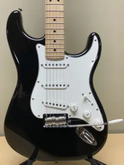 2021 FENDER PLAYER STRATOCASTER - BLACK - MAPLE NECK - MINT