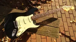 2004 STRATOCASTER DELUXE