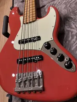 FENDER PLAYER PLUS JAZZ BASS V FACETA RED