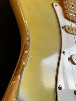 FENDER STRATOCASTER 70S