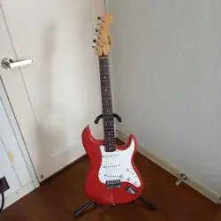 LIGHTWEIGHT SQUIER BY FENDER BULLET STRATOCASTER