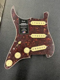 FENDER AMERICAN PROFESSIONAL LL STRATOCASTER LOADED PICKGUARD (LEFT HANDED)