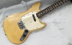 FENDER '74 MUSICMASTER ELECTRIC GUITAR