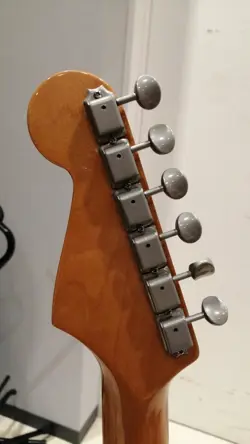 FENDER AMERICANVINTAGE 57