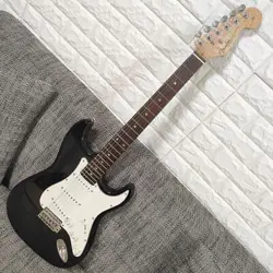 SQUIER BY FENDER STRAT SQUIER