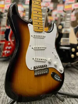 FENDER 70TH ANNIVERSARY AMERICAN VINATGE II 1954 STRATOCASTER -2 COLOR SUNBURST-