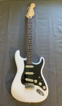 FENDER PLAYER II STRATOCASTER - POLAR WHITE WITH ROSEWOOD FRETBOARD.