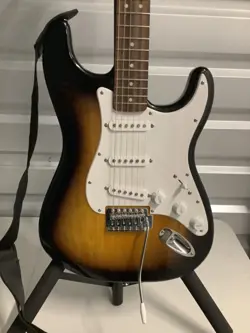 FENDER 371001532 SQUIER STRAT ELECTRIC GUITAR - BROWN BURST