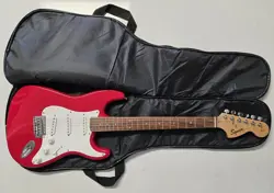 FENDER SQUIER MINI GUITAR STRATOCASTER - DAKOTA RED WITH GIG BAG