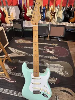2017 FENDER CLASSIC SERIES 50'S STRATOCASTER SURF GREEN W/GIG BAG