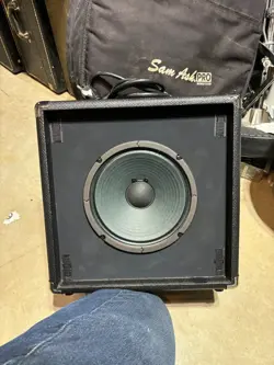 40W GUITAR AMPLIFIER