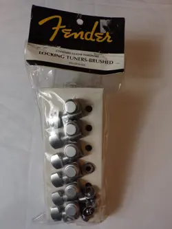 2PIN VINTAGE NOS/NIB