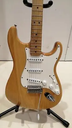 FENDER MEXICO CLASSIC 70S STRATOCASTER ELECTRIC GUITAR-01