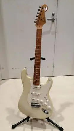 FENDER AMERICANVINTAGE 57 ELECTRIC GUITAR