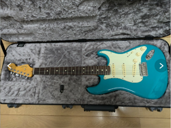 ELECTRIC GUITAR FENDER AMERICAN PROFESSIONAL II MIAMI BLUE WITH HARD CASE