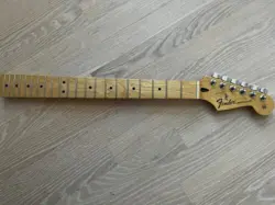 2013 FENDER STRAT MAPLE NECK W/ FENDER TUNERS
