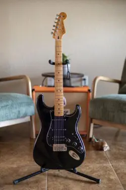 FENDER STRATOCASTER SPECIAL EDITION HSS