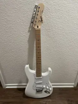 SQUIER STRATOCASTER ELECTRIC GUITAR & FENDER MUSTANG LT25 AMPLIFIER