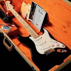 USED FENDER CUSTOM SHOP / CUSTOM CLAPTON STRATOCASTER BY MARK KENDRICK 2004