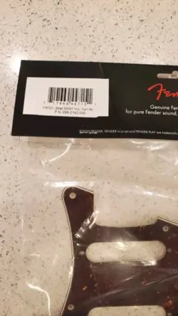GENUINE FENDER STRATOCASTER/STRAT 3-PLY 11-HOLE GUITAR PICKGUARD, TORTOISE SHELL