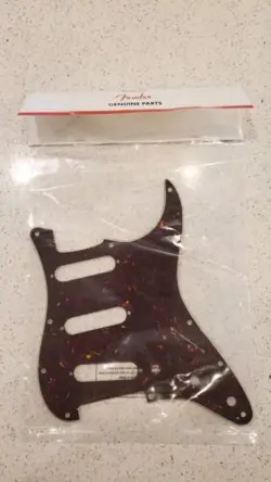 3-PLY 11-HOLE GUITAR